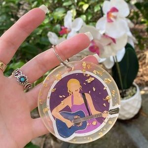 Taylor Swift Speak Now Tour Cartoon & Gold Flakes Resin Keychain Bag Charm